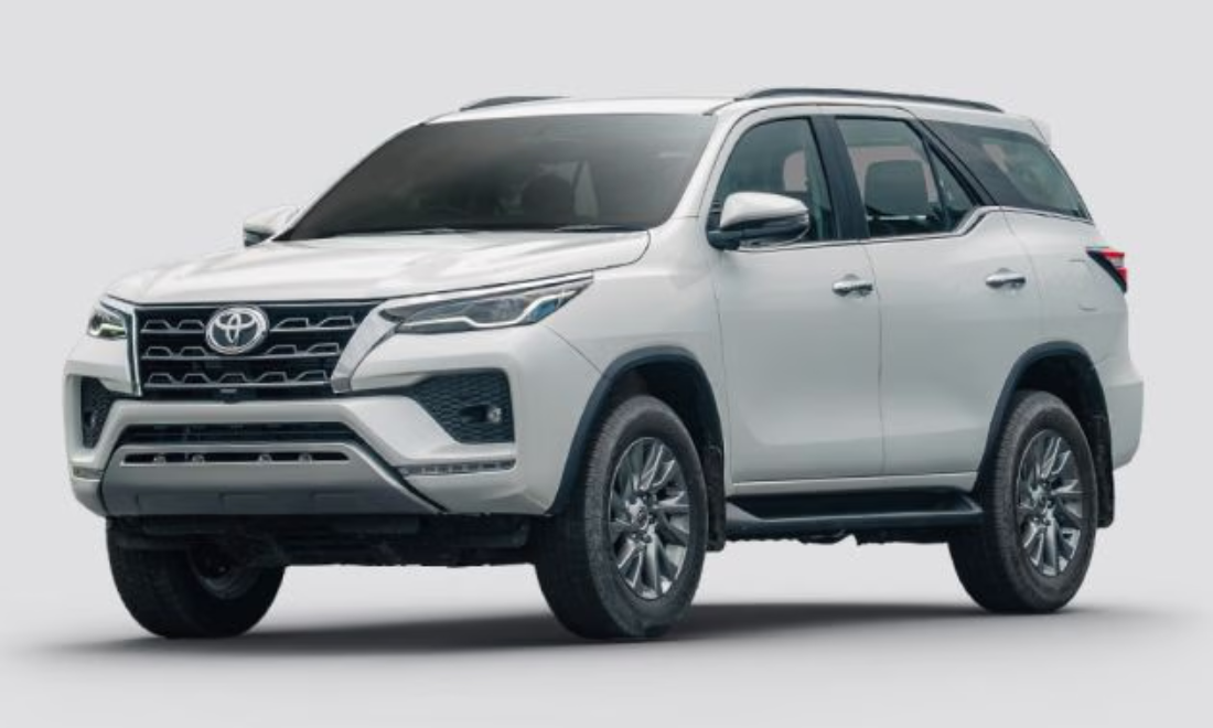 Toyota Fortuner 4X2 MT 2.8 Diesel Platinum White Pearl