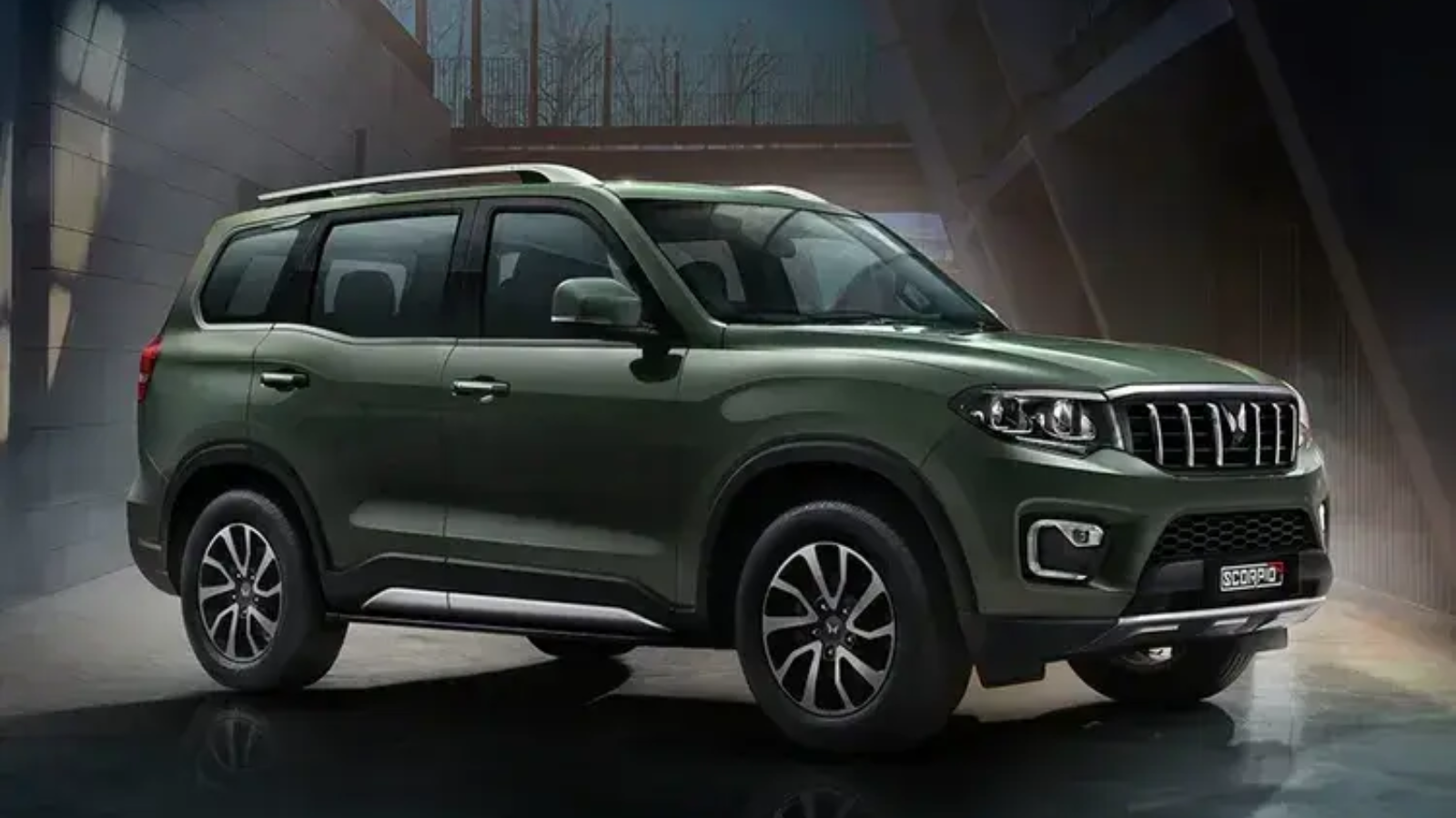 Mahindra Scorpio N Z4 Petrol AT 7 STR